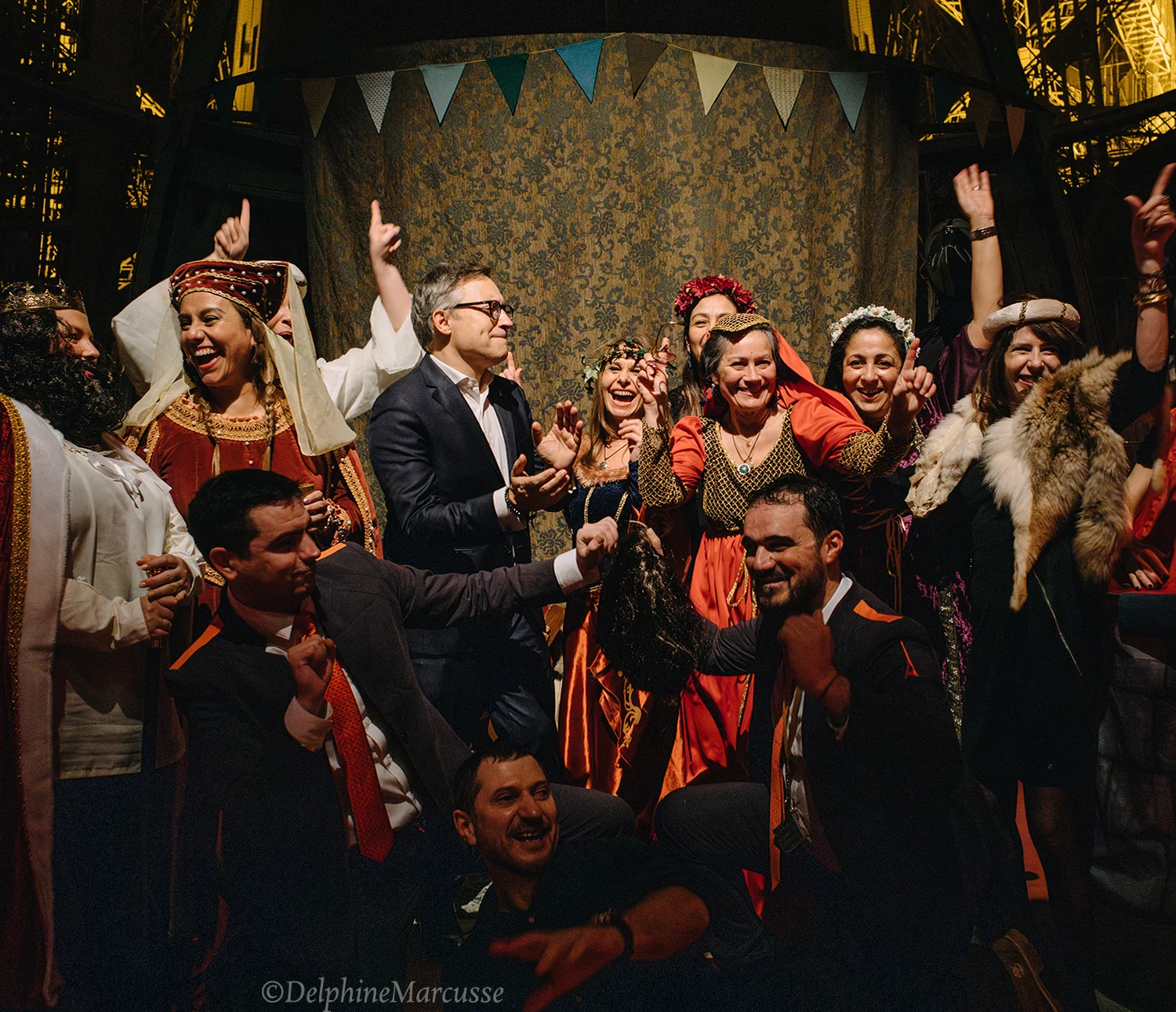 Animation et danse médiévale lors d'un mariage à thème dans un château